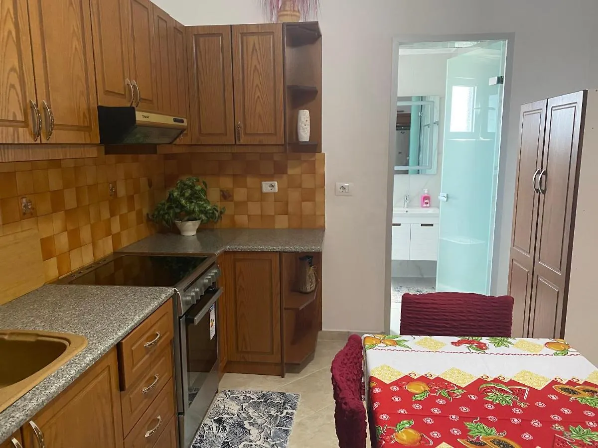Vila Avni Likometi Ksamil 0*,  Albania