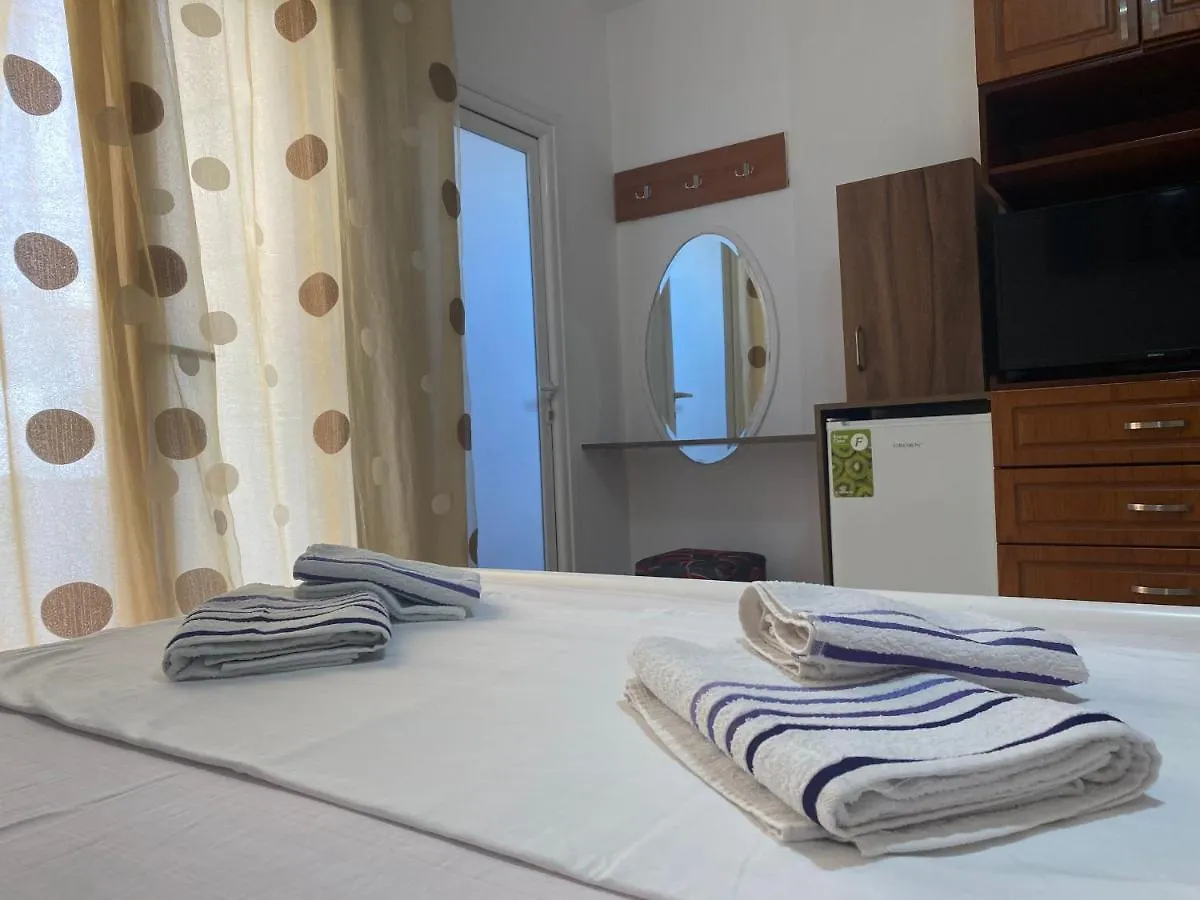 Vila Avni Likometi Ksamil 0*,  Albania