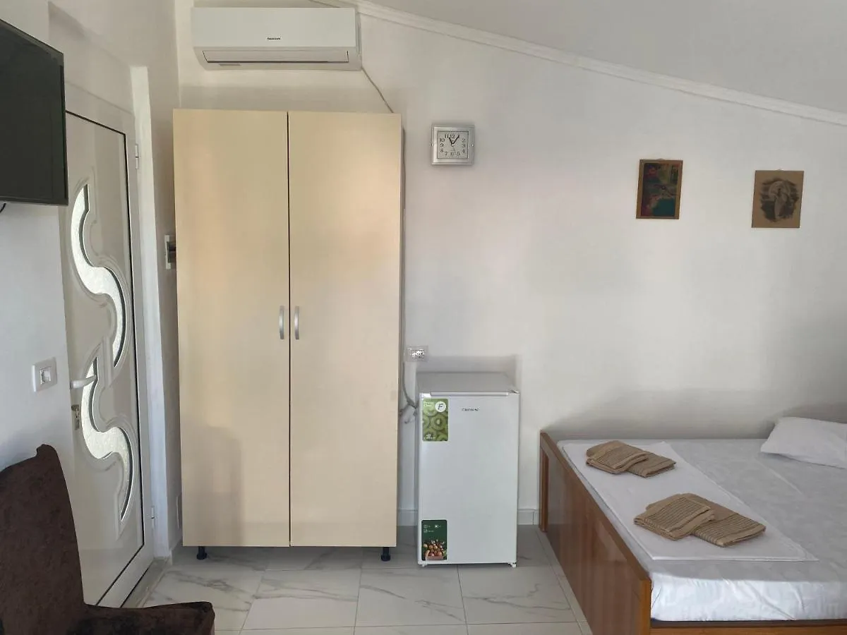 Vila Avni Likometi Ksamil Albania