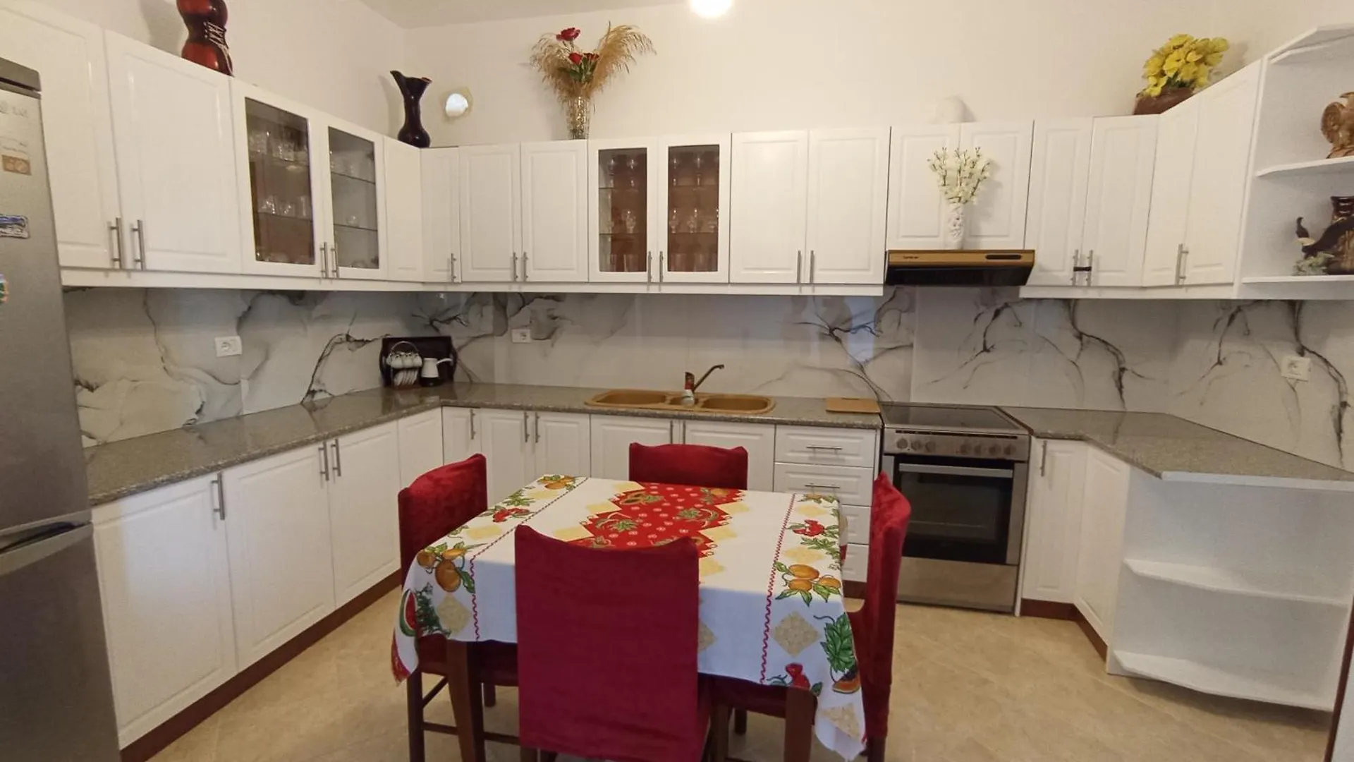 Vila Avni Likometi Ksamil 0*,  Albania