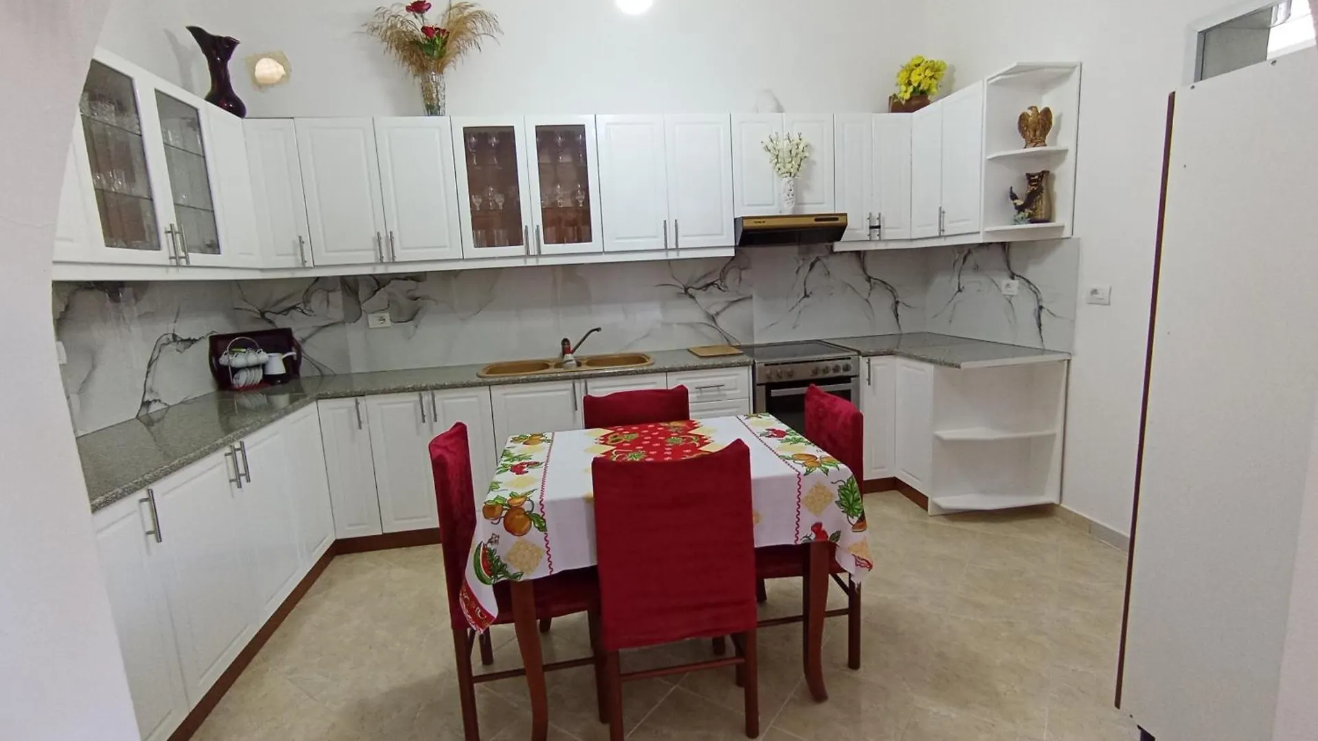 Affittacamere Vila Avni Likometi Ksamil Albania